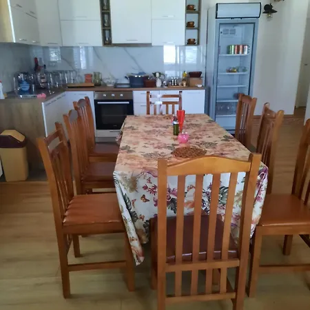 Bujtina Lugina E Vjoses Lodge Permet