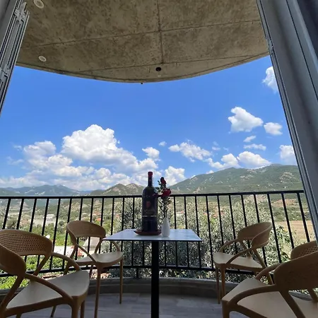 Bujtina Lugina E Vjoses Lodge *