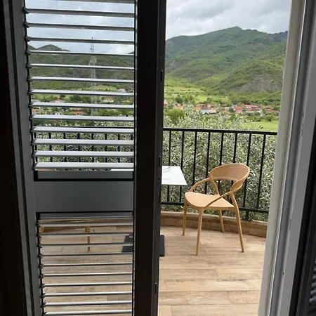 Lodge Bujtina Lugina E Vjoses *