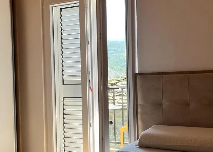 Lodge Bujtina Lugina E Vjoses *