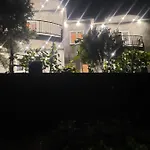 Bujtina Lugina E Vjoses Lodge *