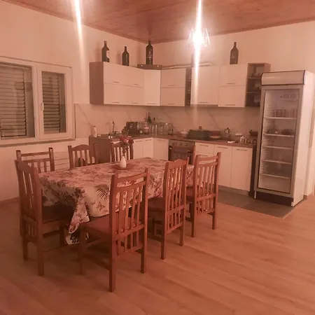 롯지 Bujtina Lugina E Vjoses