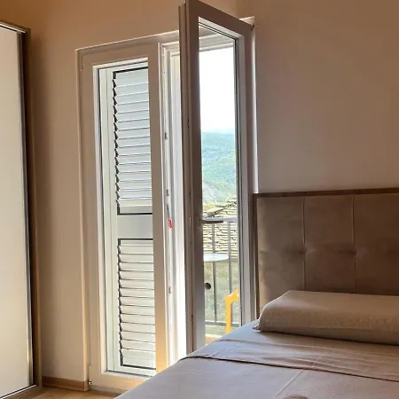 Chata Bujtina Lugina E Vjoses *