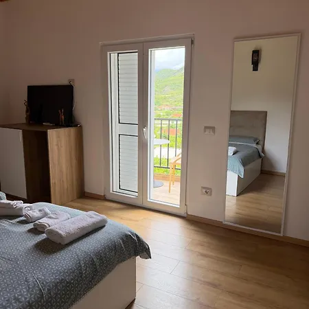 Orman Evi Bujtina Lugina E Vjoses Përmet