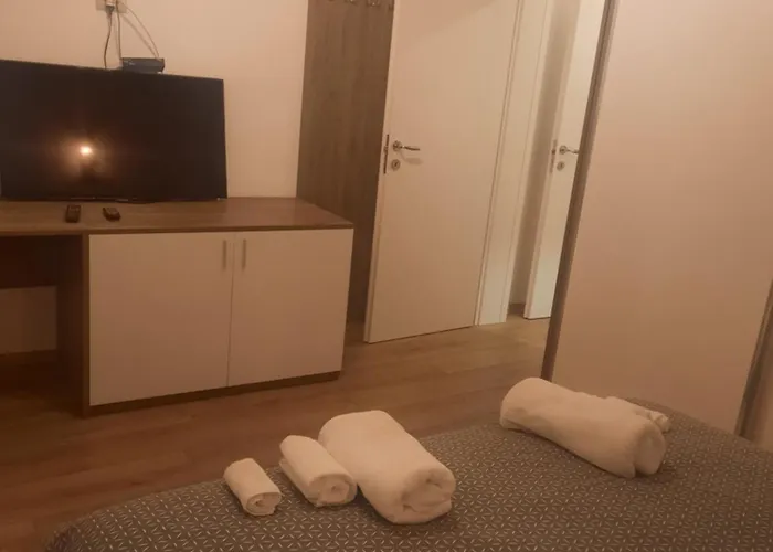 Bujtina Lugina E Vjoses Lodge *